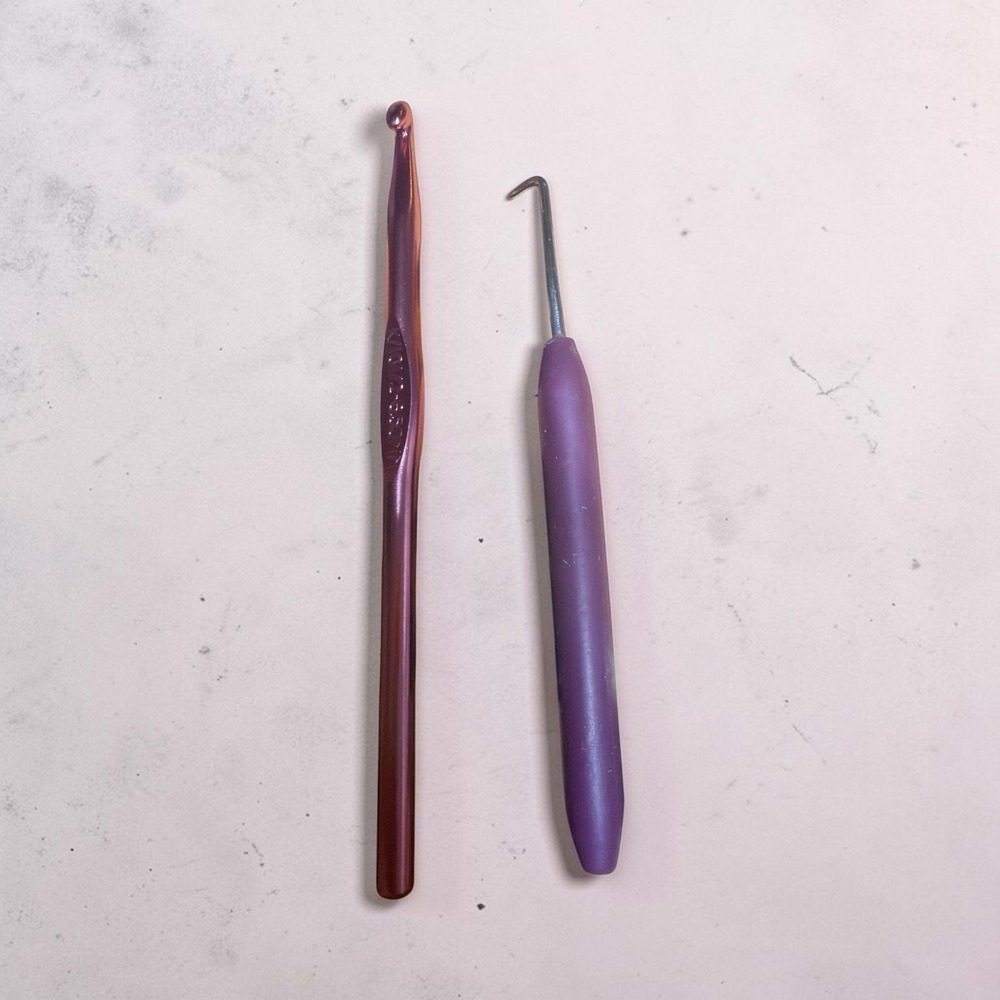 Set of Two Crochet Hooks with Ergonomic Handles - Sizes K/10.5 and Small Hook